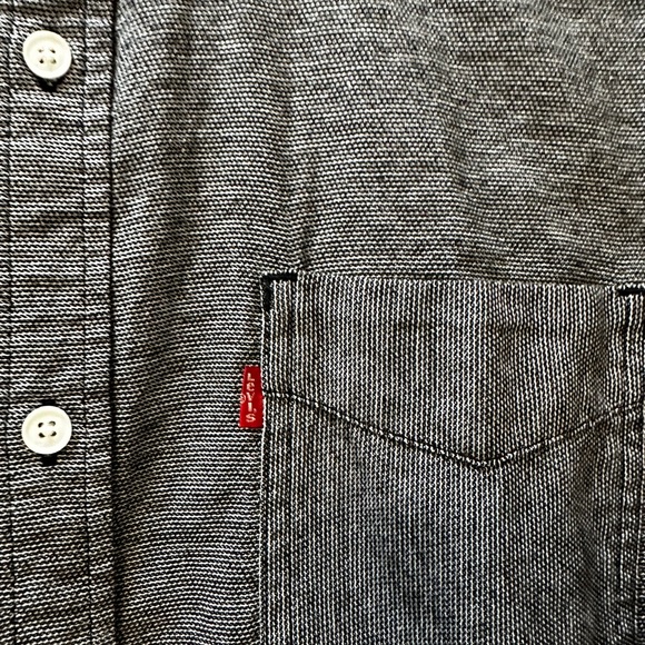 Levi’s Gray short sleeve button down shirt - Picture 6 of 6